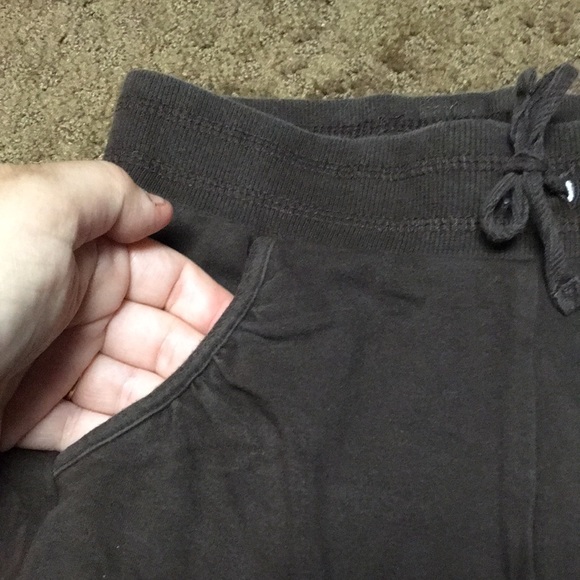 Shorts Girls size 7 - 8 solid brown, 2 pockets Longer shorts=better for school - Picture 2 of 5